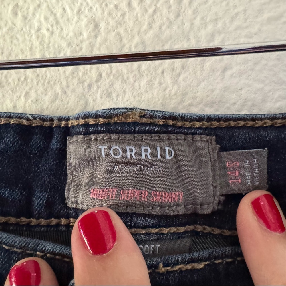 Torrid High Rise Super Chic Skinny Jeans Dark Wash Plus 14 Short Streetwear - Picture 8 of 16